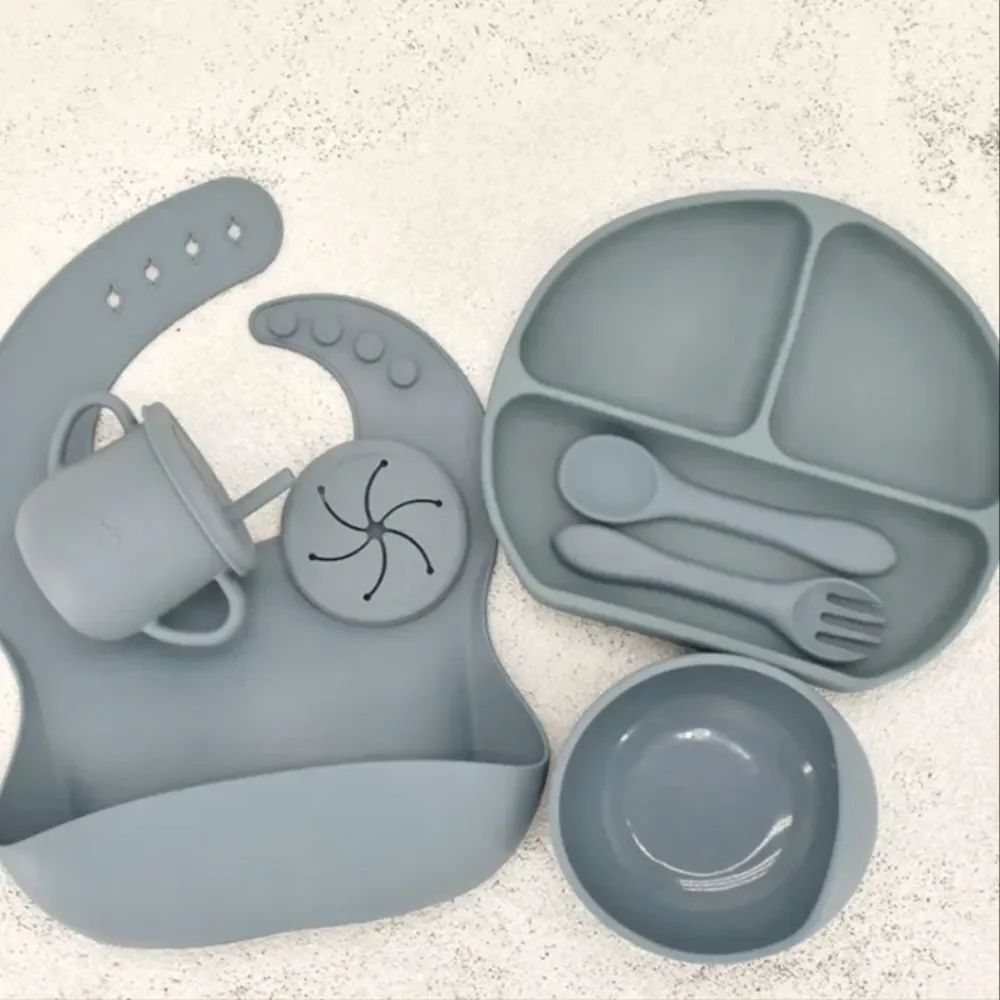 BRAND NEW SILICONE BABY FEEDING SET R3
